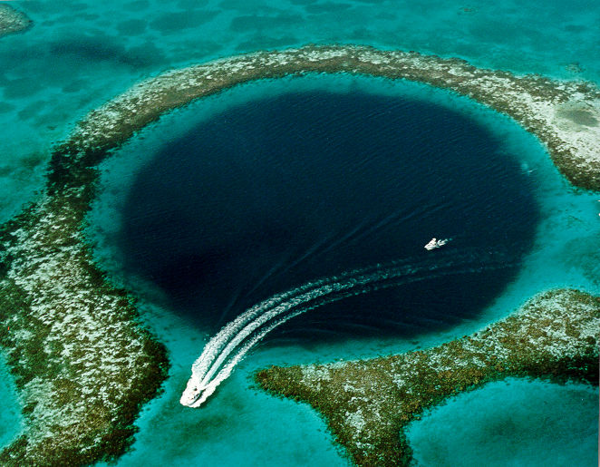 Erdloch unter Wasser: Belize